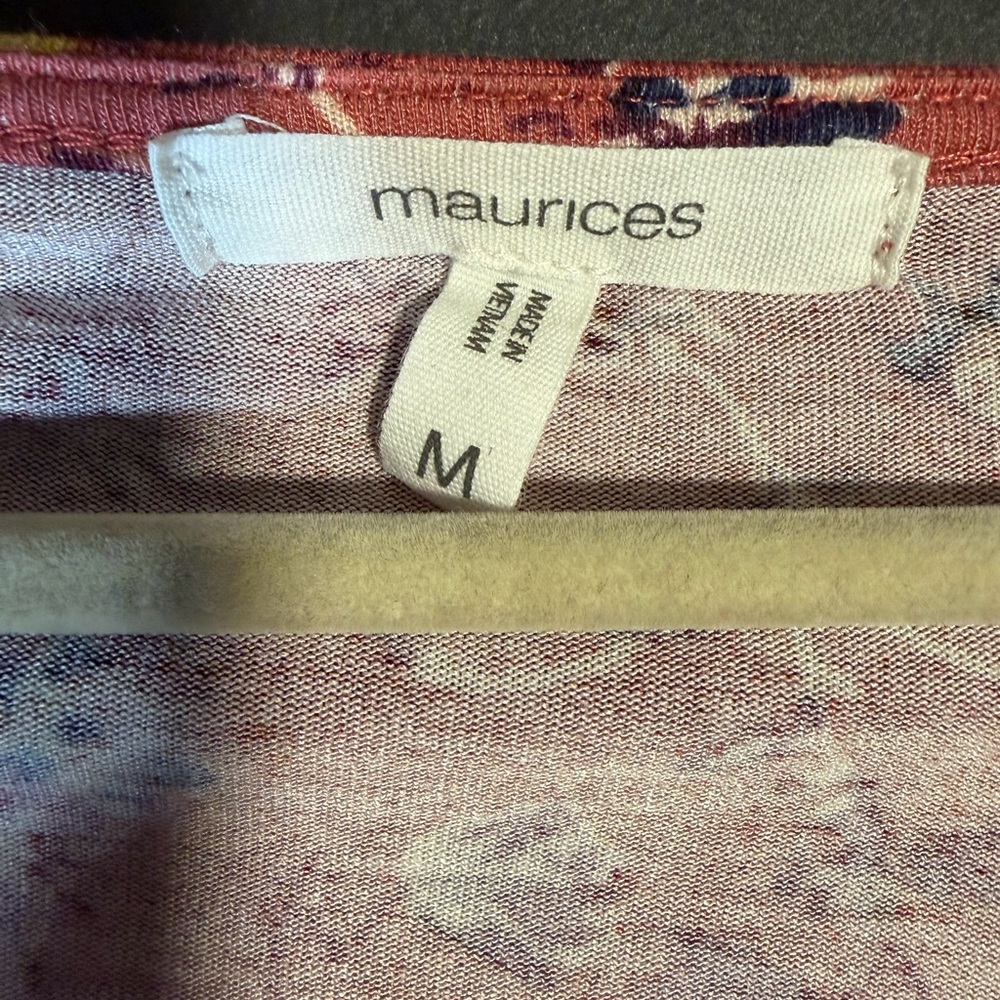 Maurices Women’s Top. Size Medium - Picture 6 of 6
